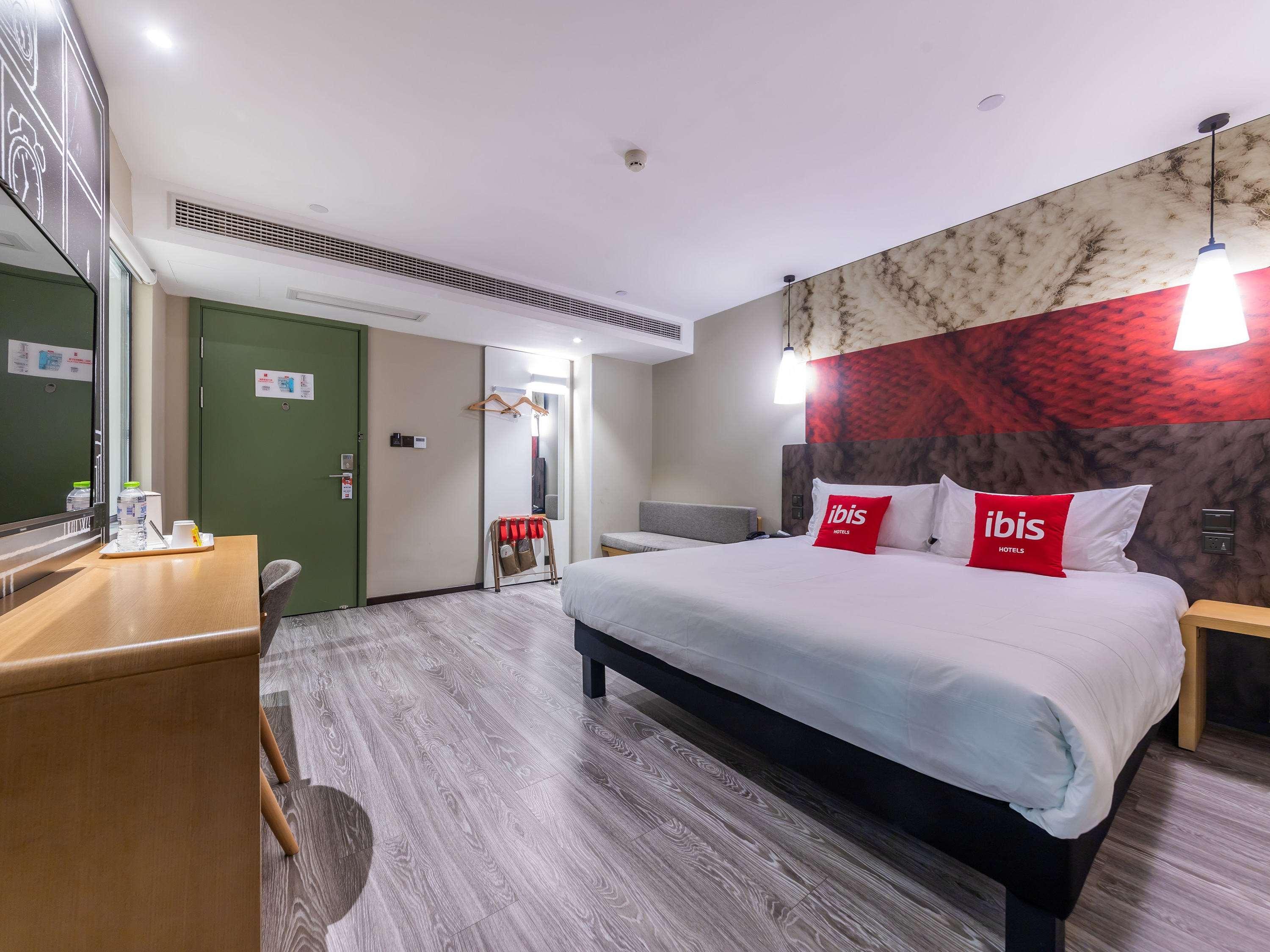 Ibis Chongqing Jiefangbei Pedestrian Street Hotel Dış mekan fotoğraf