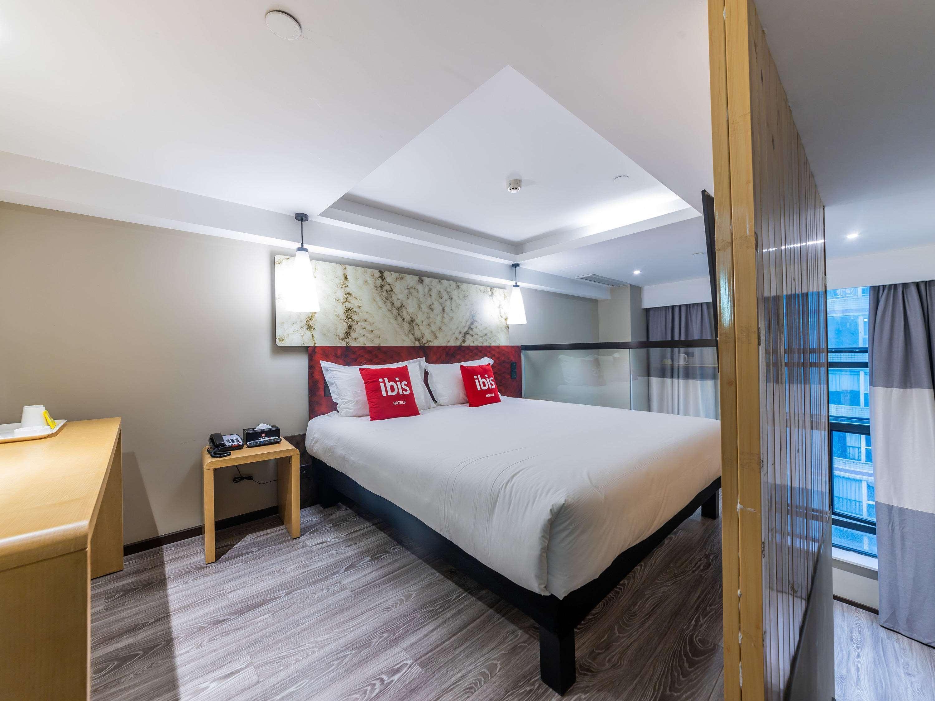 Ibis Chongqing Jiefangbei Pedestrian Street Hotel Dış mekan fotoğraf