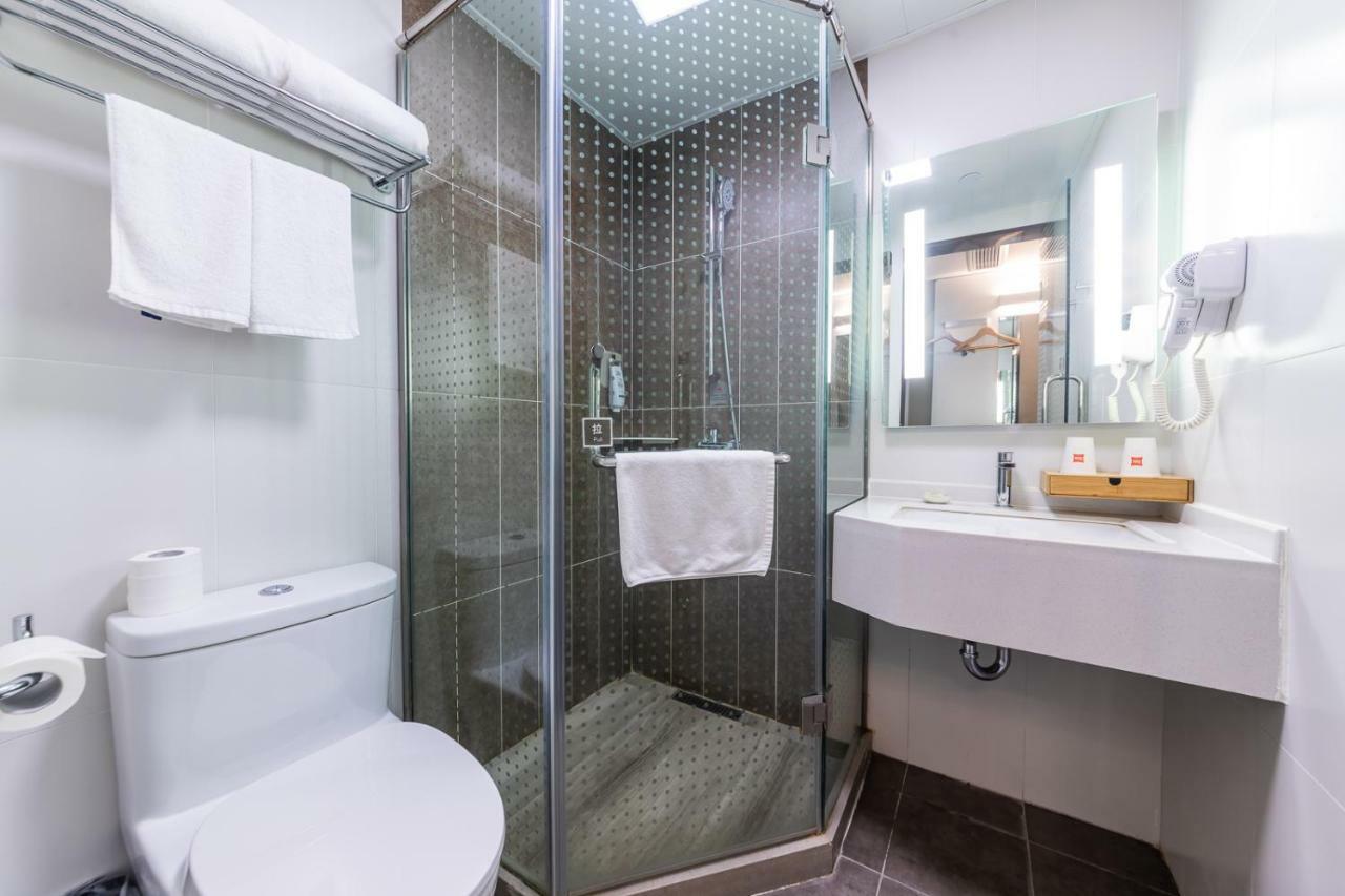 Ibis Chongqing Jiefangbei Pedestrian Street Hotel Dış mekan fotoğraf