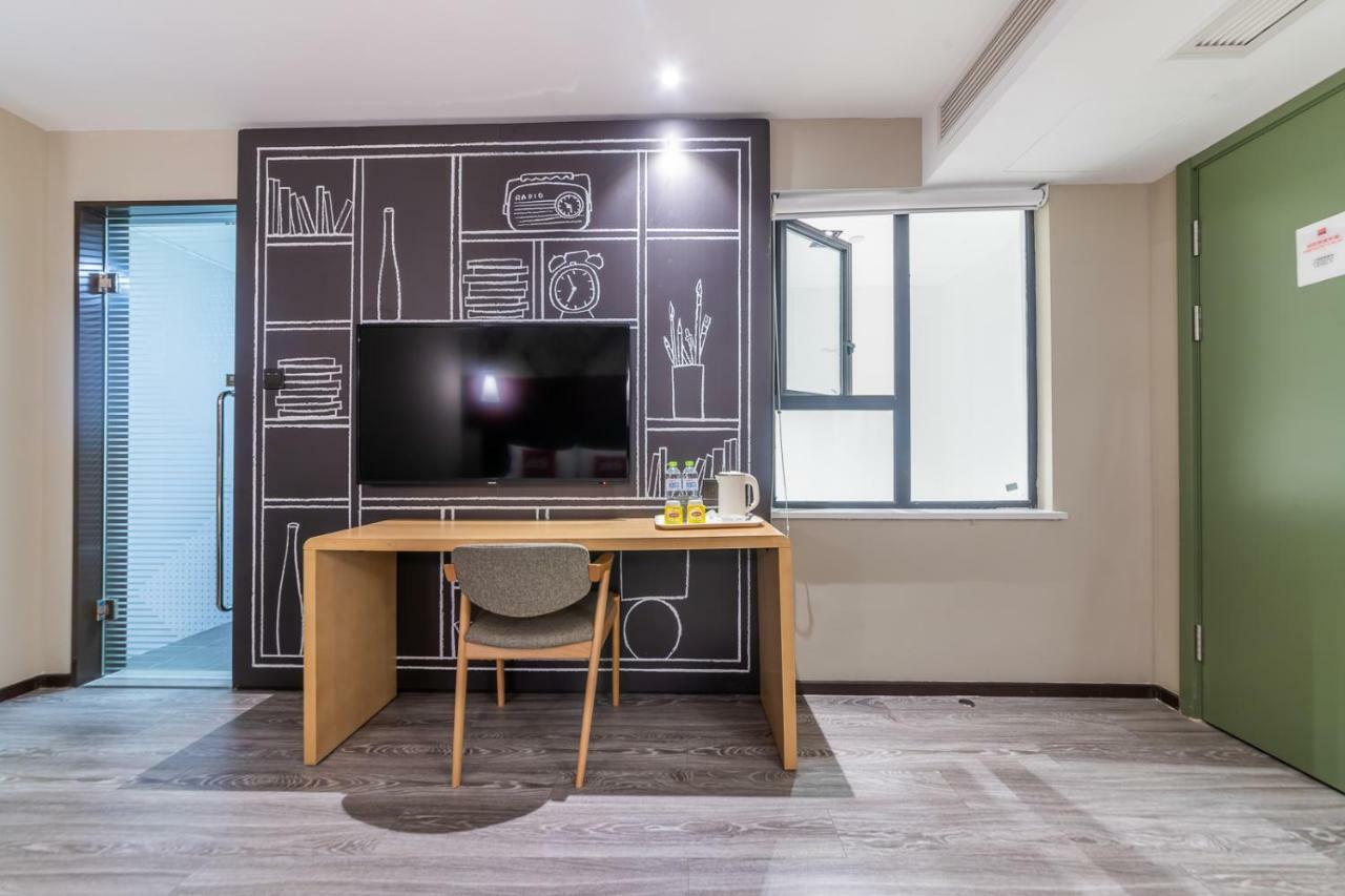 Ibis Chongqing Jiefangbei Pedestrian Street Hotel Dış mekan fotoğraf